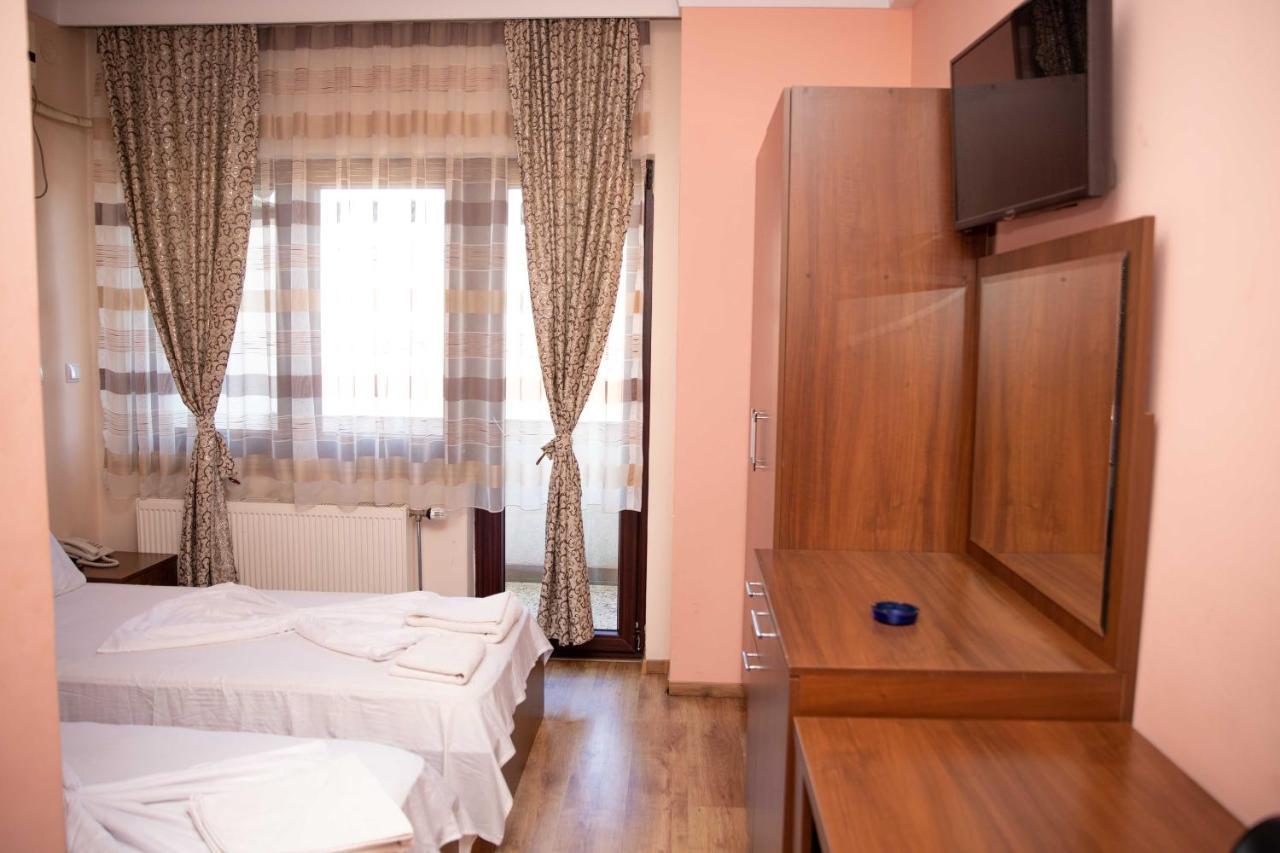 Hotel Leo 佩奇 外观 照片