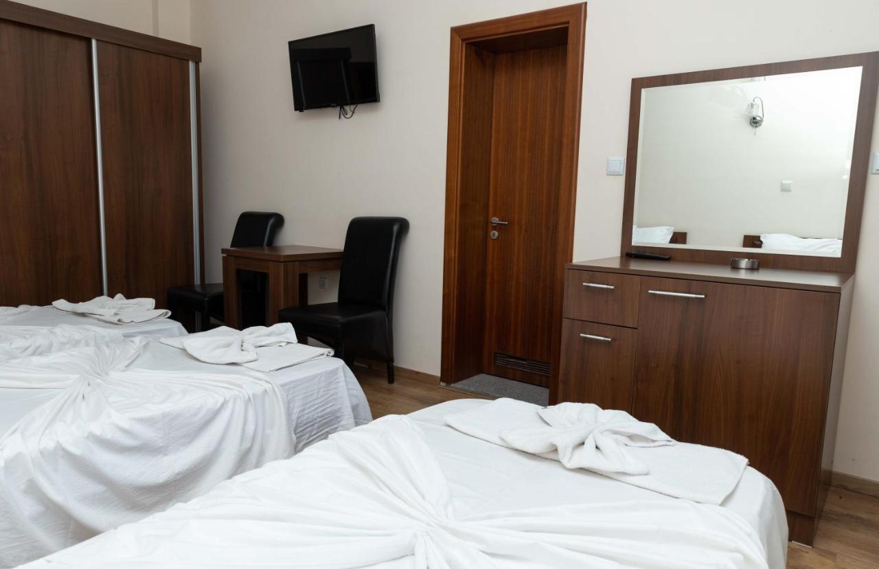 Hotel Leo 佩奇 外观 照片
