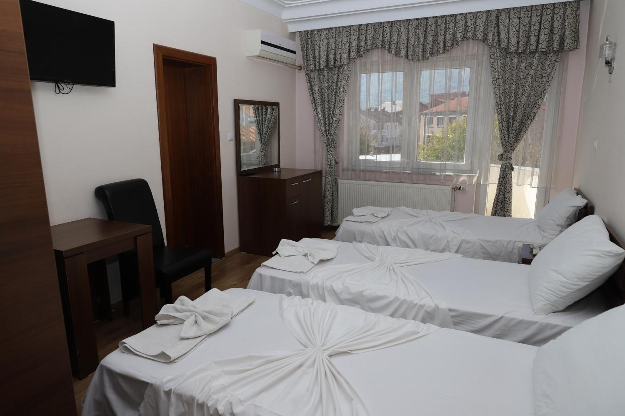 Hotel Leo 佩奇 外观 照片